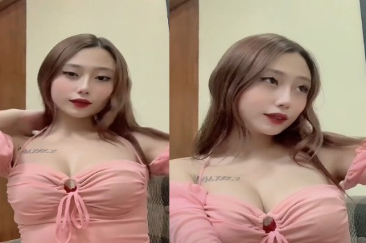 Chia sẻ khoảnh khắc bí mật ngay trước cửa với bạn thân người yêu