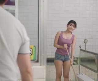 Cô chủ tiệm mông to kích dục trai