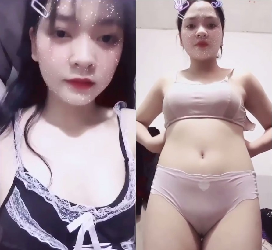 Cô gái sinh viên khoe vếu cho bạn nhìn