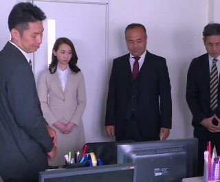 Cô vợ dùng cơ thể ướt át để quyến rũ