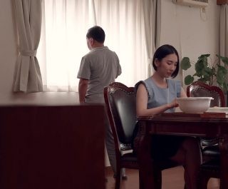 Con dâu vui vẻ với bố chồng mỗi ngày