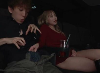 Đi xem phim một mình, thanh niên bị chị gái thánh dâm kế bên sờ trym