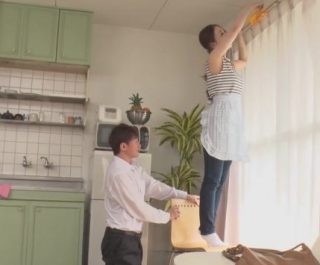 Địt cô vợ quyến rũ dọn dẹp ngày cuối tuần