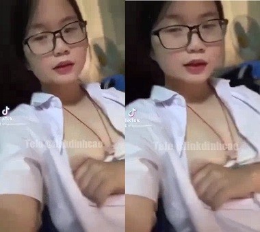 Em học sinh bướm còn non đã thèm đụ