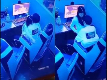 Em nữ sinh cưỡi ngựa trong tiệm nét