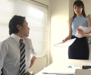 Làm việc cùng gã sếp biến thái
