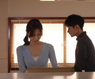 Ngoại tình với cậu học trò cũ
