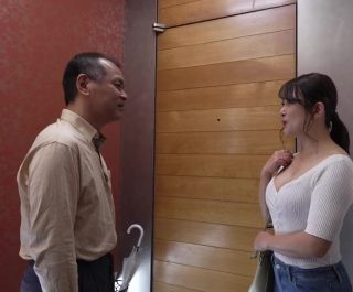 Nữ giúp việc phục vụ tình dục cho ba bố con dâm dục