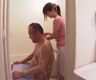 Nứng cặc trước cô con nuôi hấp dẫn