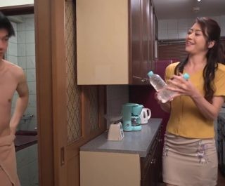 Sex XXX cùng mẹ thằng bạn
