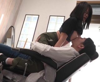 Tiệm cắt tóc kích dục súc bình xăng con